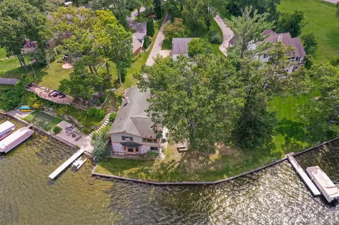 4308 Island Park Dr, Waterford, MI 48329