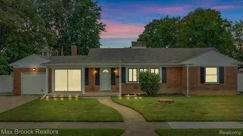 1008 E Robert Ave, Hazel Park, MI 48030