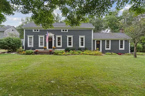 9460 Mcclements Rd, Brighton, MI 48114