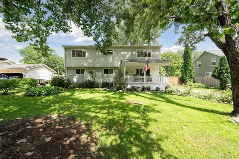 3161 Shirley St, Milford, MI 48380