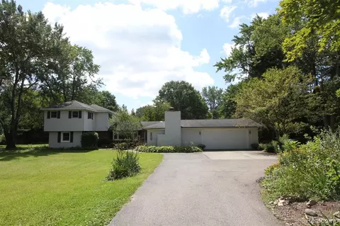 350 E Buell Rd, Rochester, MI 48306