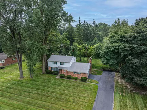 20265 Plantation Ln, Beverly Hills, MI 48025