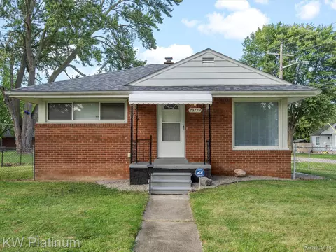 23719 Carlington St, Clinton Township, MI 48036