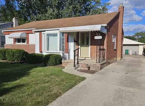 6918 Whitby St, Garden City, MI 48135