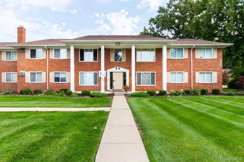 24111 Meridian Rd #117, Grosse Ile, MI 48138