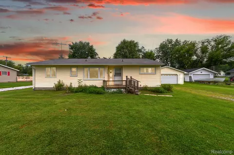 6060 Griswold Rd, Kimball, MI 48074