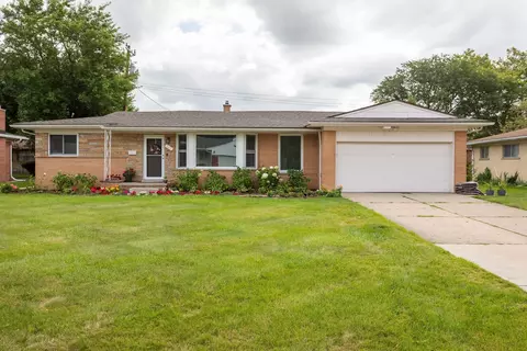 22552 Avon Ln, Southfield, MI 48075