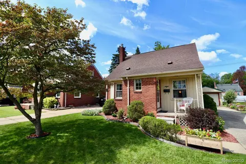2230 17th St, Wyandotte, MI 48192