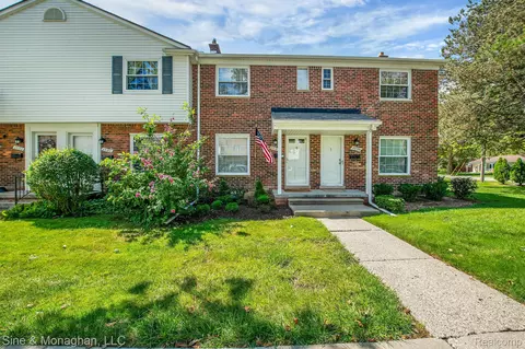 23102 Edsel Frd, Saint Clair Shores, MI 48080