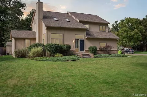 27150 Grover St, Harrison Township, MI 48045