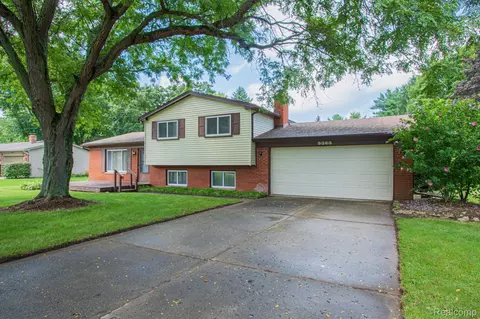 3363 Heritage Farms Dr, Highland, MI 48356