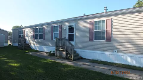 1321 Chateau Blvd, Monroe, MI 48161