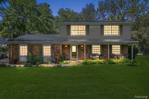 144 Oaklane Dr, Rochester Hills, MI 48306