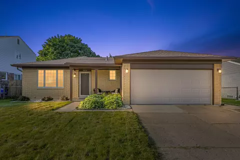 2218 Zenia Dr, Troy, MI 48083