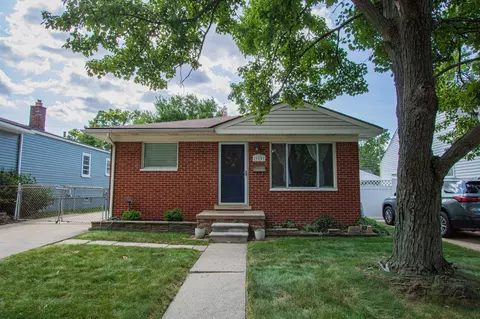 29101 E Tawas St, Madison Heights, MI 48071