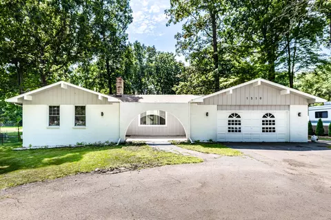 1510 Leon Rd, Walled Lake, MI 48390