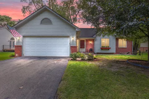 21542 Ruth St, Farmington Hills, MI 48336
