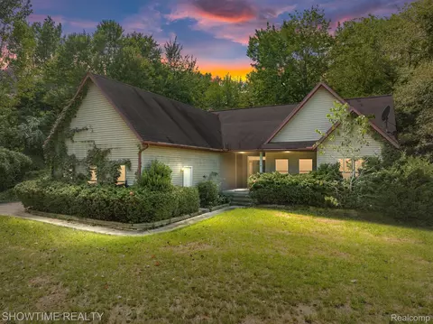 12374 Whittaker Rd, Augusta, MI 48160