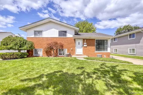 9432 Mueller St, Taylor, MI 48180