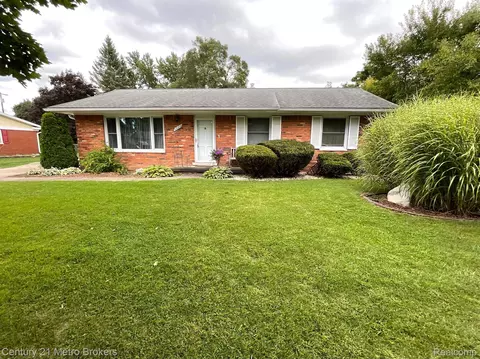 1328 Williamsburg Rd, Flint, MI 48507