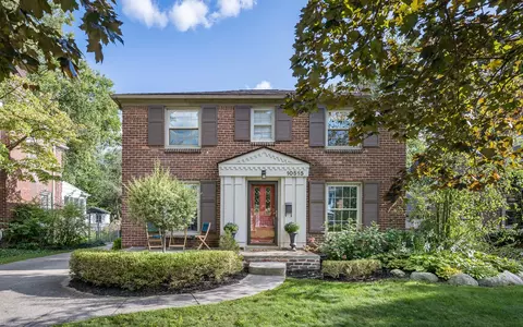 10515 Elgin Ave, Huntington Woods, MI 48070