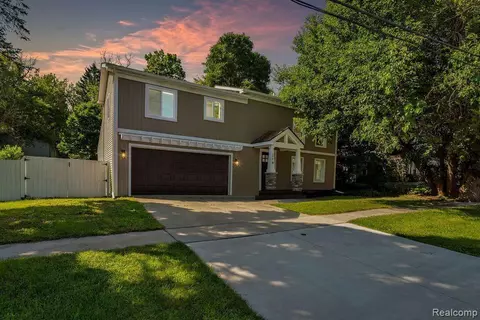 214 Oakland St, Milford, MI 48381