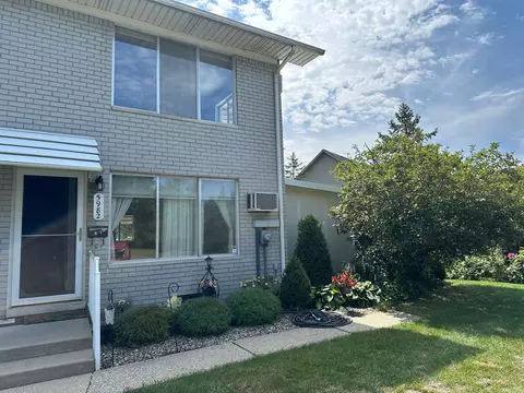 5982 Alan Dr, Brighton, MI 48116