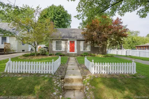 124 Ascot Ave, Waterford, MI 48328
