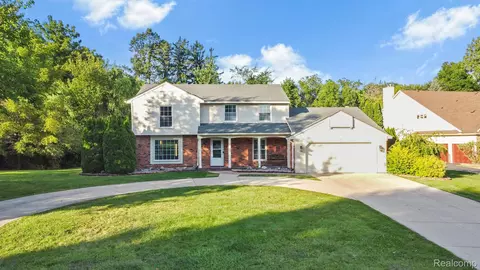 5485 White Hall Cir, West Bloomfield, MI 48323
