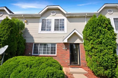 29772 Beverly Ln, Chesterfield, MI 48047