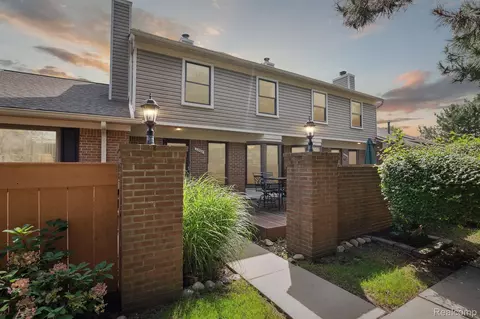 22040 Edgewater, Novi, MI 48375