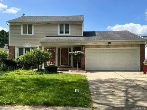 39529 Bella Vista Dr, Sterling Heights, MI 48313
