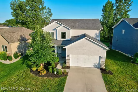 320 Hidden Riv E, Holly, MI 48442