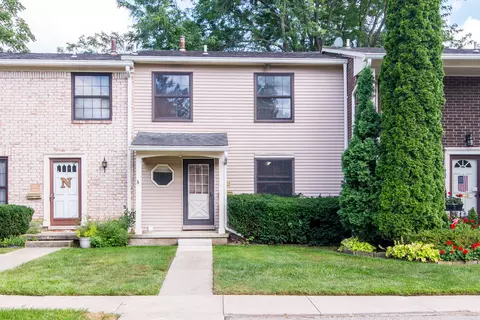 8352 Lakeview Dr, Superior, MI 48198