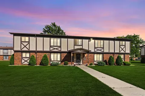 22855 Grove St #51, Saint Clair Shores, MI 48080