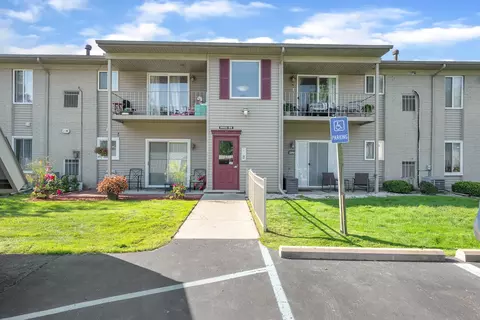 9921 Allen Pointe Dr, Allen Park, MI 48101