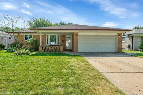 30816 Primrose Dr, Warren, MI 48088