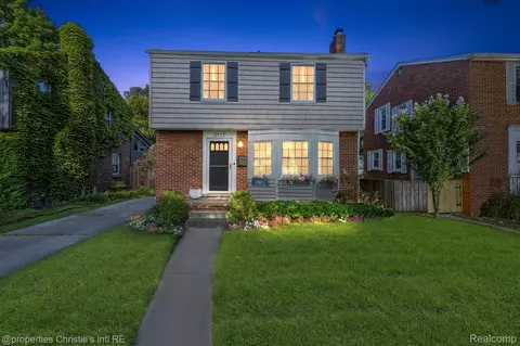 2112 Pinecrest Dr, Ferndale, MI 48220