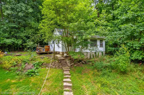 4750 N River Rd, Clyde, MI 48049