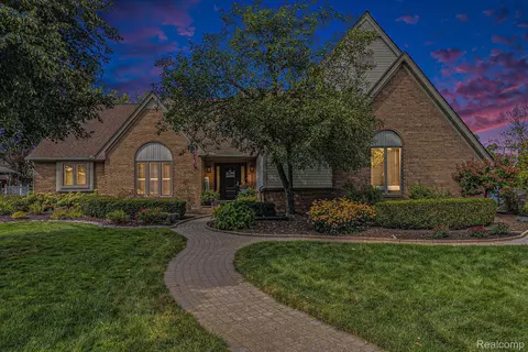 20026 Edgewood Ave, Livonia, MI 48152