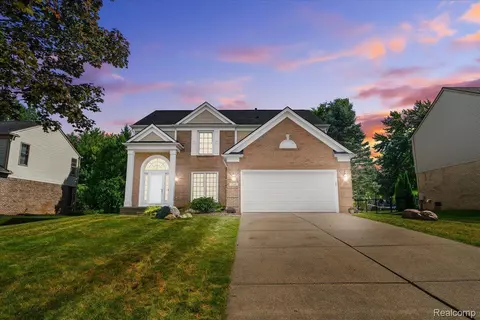 5749 Cherry Ln, West Bloomfield, MI 48324