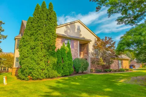 37284 Brentwood Cir, Farmington Hills, MI 48331