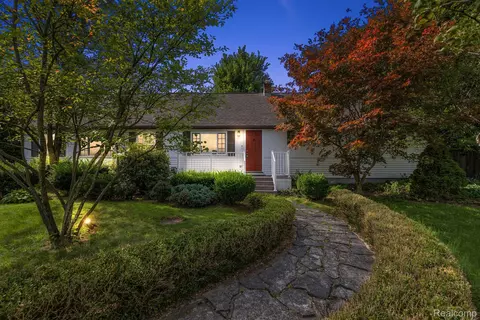 2088 Burdic Dr, Troy, MI 48085