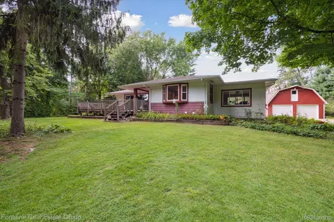 1591 E Wardlow Rd, Highland, MI 48356