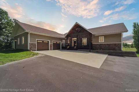 10540 E Cole Rd, Burns, MI 48429