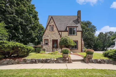 110 Lake St, Holly, MI 48442