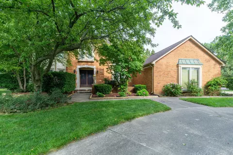 530 Timberline Dr, Rochester Hills, MI 48309