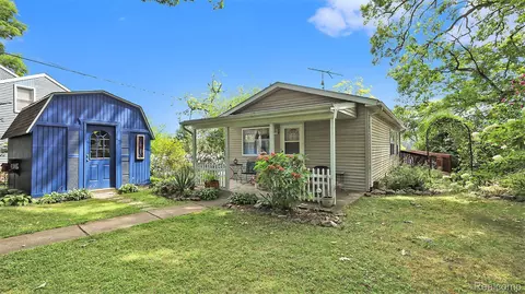 1167 Beach Dr, Orion, MI 48360