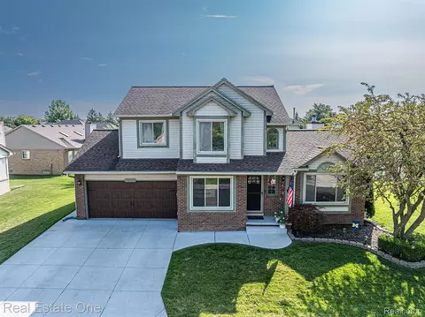 46584 Greenbriar Dr, Chesterfield, MI 48051