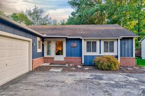 2984 Harding St, Pinckney, MI 48169